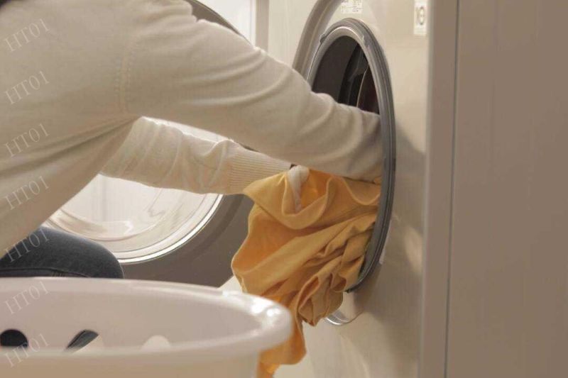 Sử dụng tinh dầu khử ẩm quần áo ngày mưa