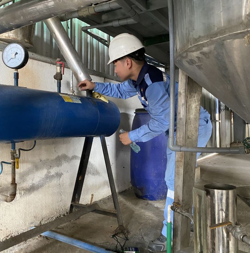 Kiểm định viên từ Quatest 2 - Đà Nẵng kiểm tra hệ thống máy móc chiết xuất của Công Thành NEO