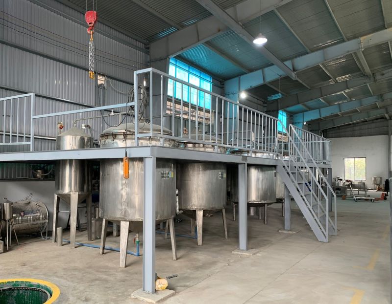 Hệ thống máy móc sản xuất tinh dầu hiện đại tại Công Thành NEO