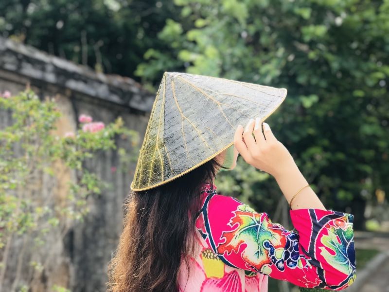 Nón lá Huế được làm từ lá sen 