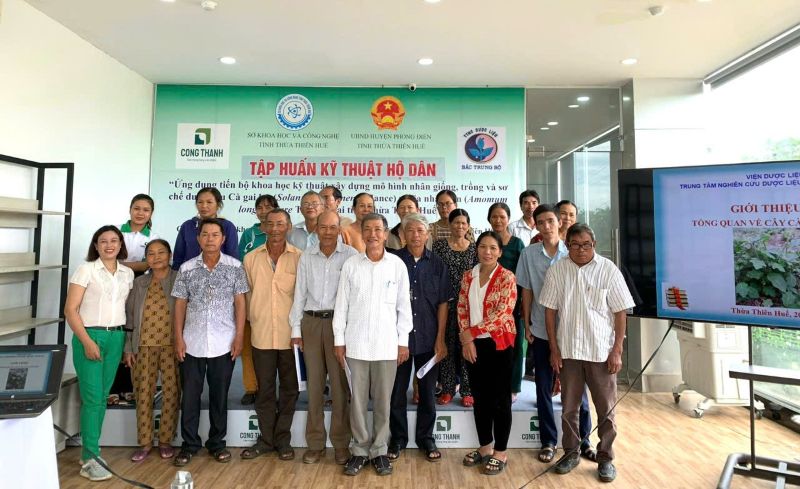 Bà con nông dân trong đợt tập huấn đầu tiên