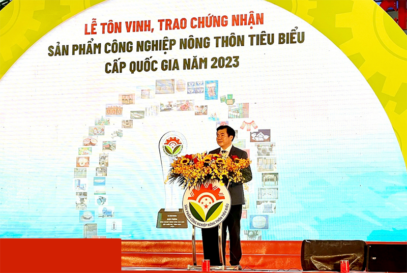 Thứ trưởng Bộ Công Thương Nguyễn Sinh Nhật Tân phát biểu
