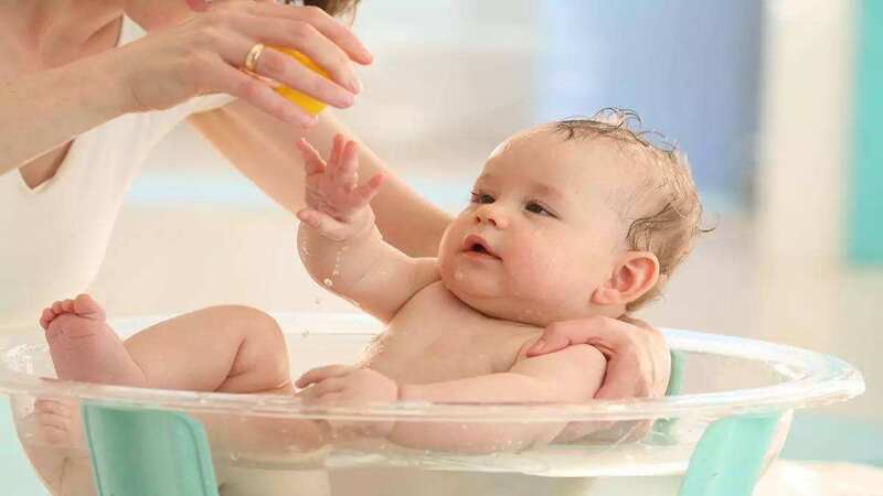Sử dụng tinh dầu tràm tắm cho bé